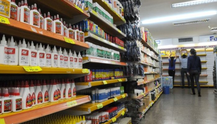 Alguns materiais não podem ser exigidos pelas escolas alerta o Procon — Foto: Toninho Tavares/Agência Brasília