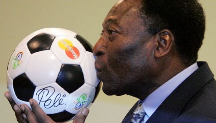 Soccer legend Pele kisses a soccer ball at a press conference in Leipzig on the occasion of the German premiere of the autobiographical film "Pele forever".