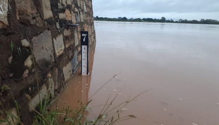 Nível do São Francisco em Carinhanha atinge 6,37 metros na manhã desta segunda-feira(9).Foto: Zé Castor.