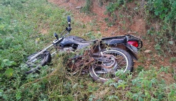 Homem morre após cair de moto. Foto: Reprodução Polícia Militar