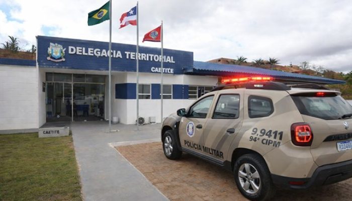PM na Delegacia de Caetité (Foto: Reprodução)