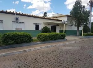 Prefeitura de Candiba (Foto: Reprodução Achei Sudoeste)