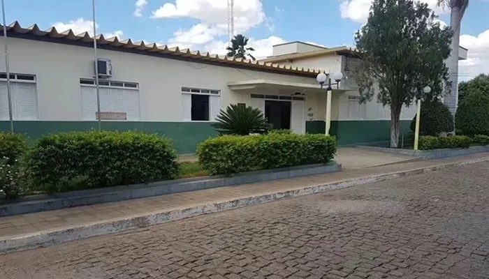 Prefeitura de Candiba (Foto: Reprodução Achei Sudoeste)