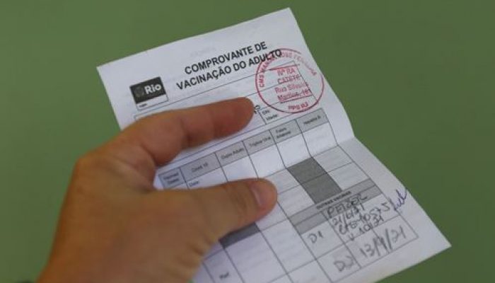 Comprovante de vacinação contra a Covid-19 no município do Rio de Janeiro com a vacina da Pfizer.