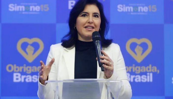 "Não votarei nulo, não votarei em branco", disse a senadora. "Não poderia ficar neutra", seguiu Miguel Schincariol/AFP
 

Leia mais em: https://veja.abril.com.br/coluna/radar/depositarei-em-lula-o-meu-voto-diz-simone-tebet/