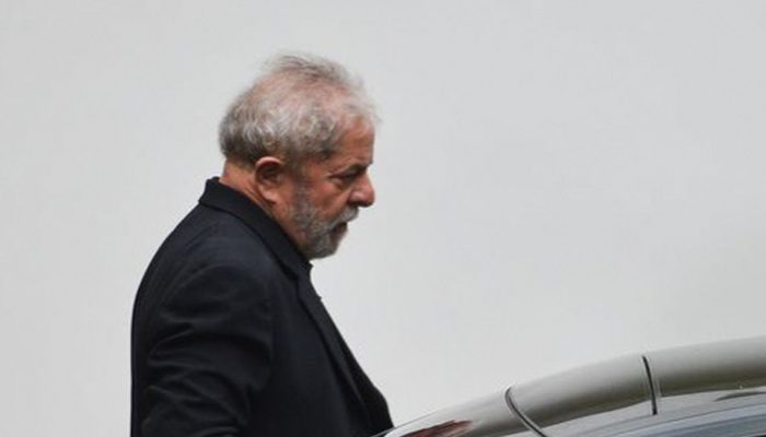 Brasília - O ex-presidente Luiz Inácio Lula da Silva durante encontro na residência oficial do presidente do Senado, Renan Calheiros (PMDB-AL), com a presença de senadores de vários partidos da base aliada ao governo. (José Cruz/Agência Brasil)