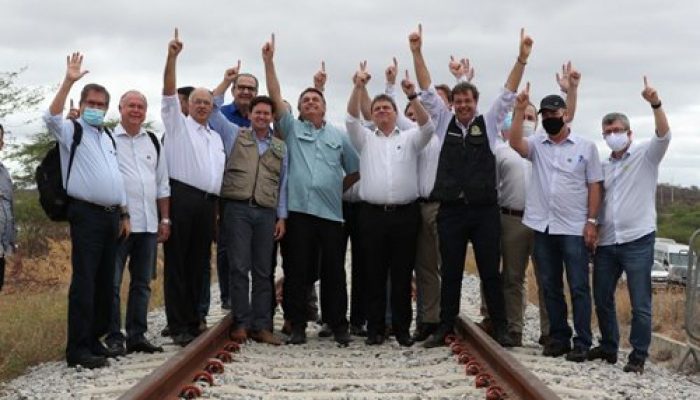 Presidente Jair Bolsonaro participou, nesta sexta-feira (3), da Cerimônia de Assinatura do Contrato de Concessão da Ferrovia de Integração Oeste-Leste (FIOL I), em Tanhaçu (BA