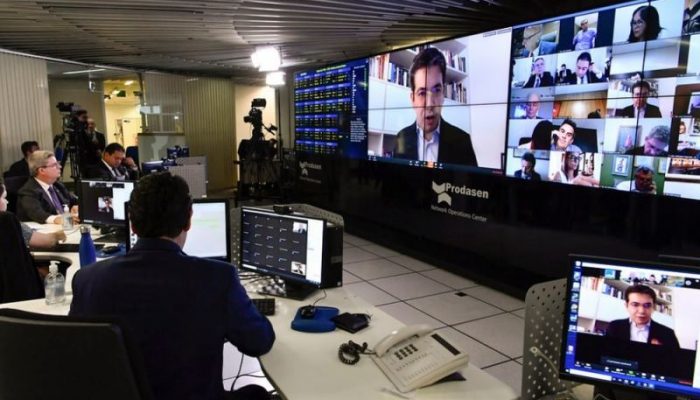 Senadores fazem sessão virtual para votar projeto que prevê R$ 600 para trabalhadores informais durante pandemia do coronavírus — Foto: Waldemir Barreto/Agência Senado