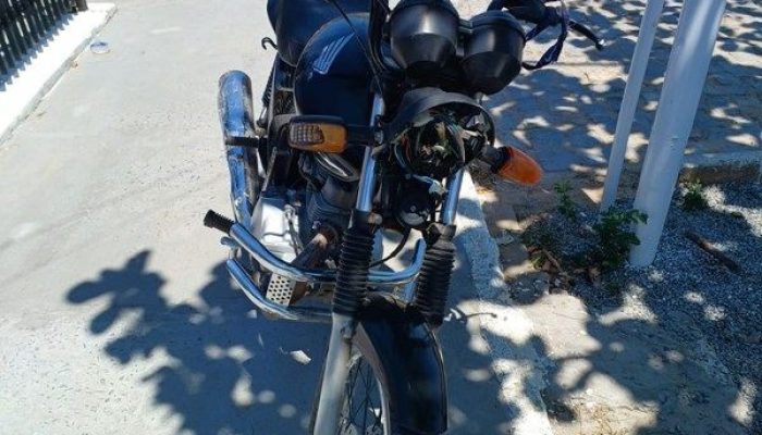 Motocicleta de acidente em Carinhanha (Foto: Divulgação PM)