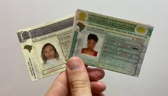 Carteira Nacional de Habilitação — Foto: Mateus Xavier/g1 BA